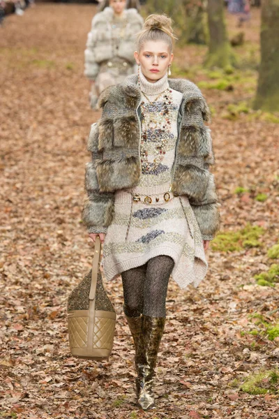 Look 54